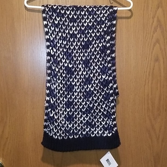 Scarf - Picture 1 of 4
